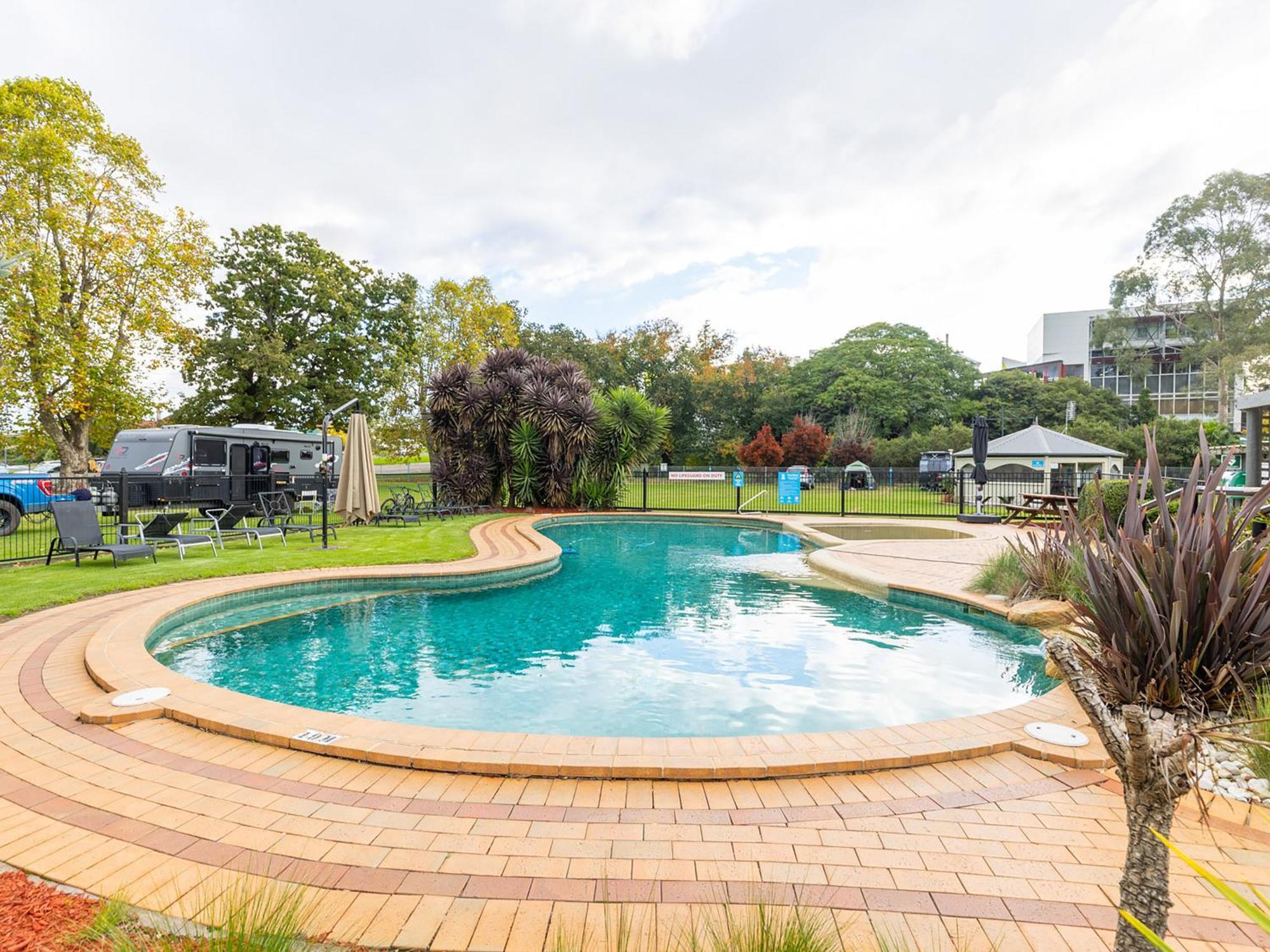 Nrma Bairnsdale Riverside Holiday Park 외부 사진
