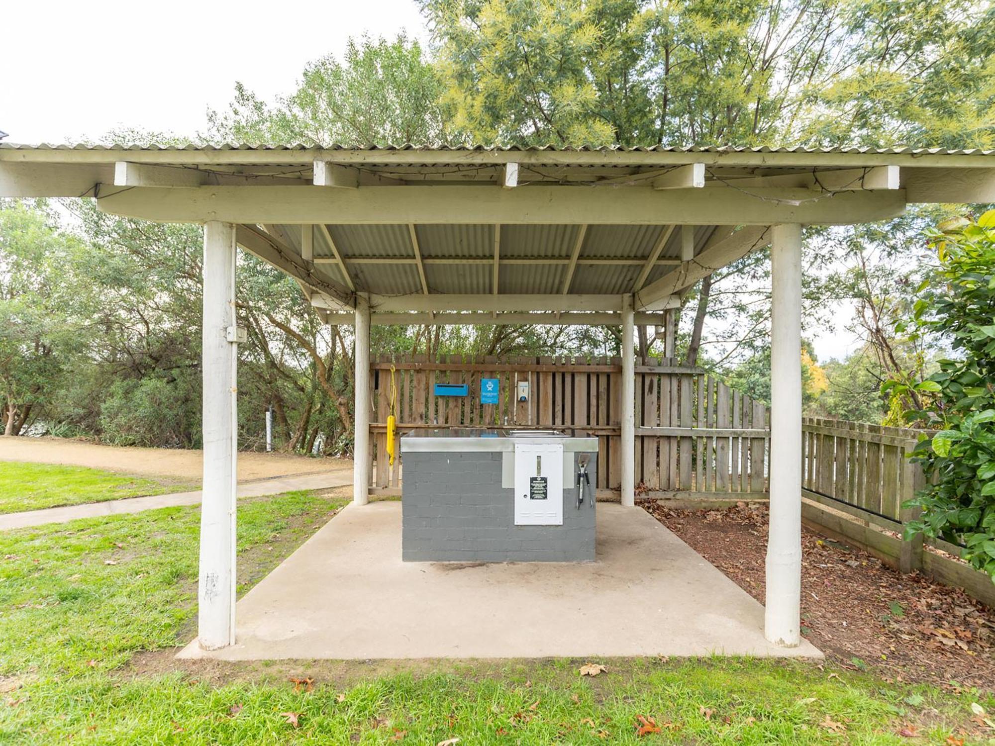 Nrma Bairnsdale Riverside Holiday Park 외부 사진