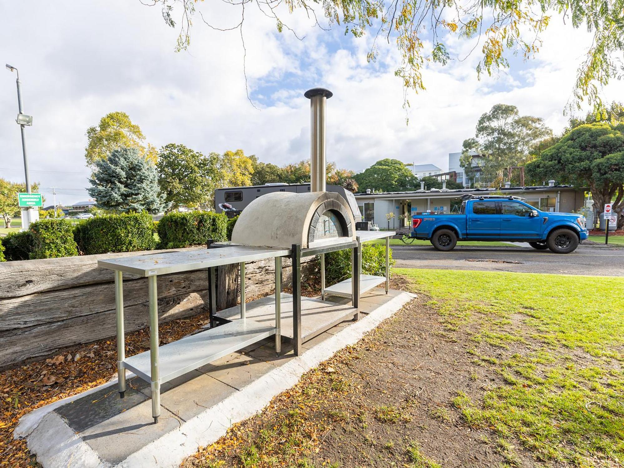 Nrma Bairnsdale Riverside Holiday Park 외부 사진
