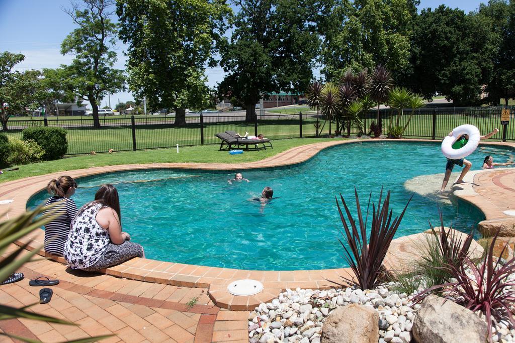 Nrma Bairnsdale Riverside Holiday Park 외부 사진